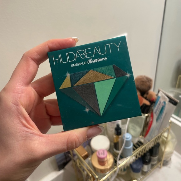 NEW- Huda Beauty Emerald Obsessions Palette - Picture 1 of 4